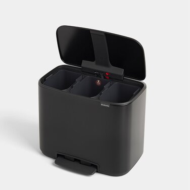 Мусорный бак с педалью 3х11 л черный матовый трехсекционный Pedal Bin Bo Brabantia