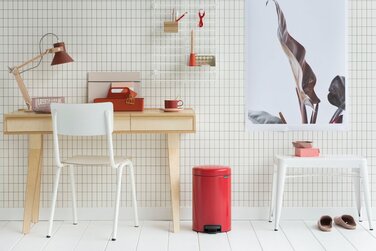 Мусорный бак с педалью 12 л бесшумный красный NewIcon Brabantia